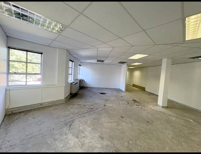 123M² OFFICE TO LET IN FOURWAYS